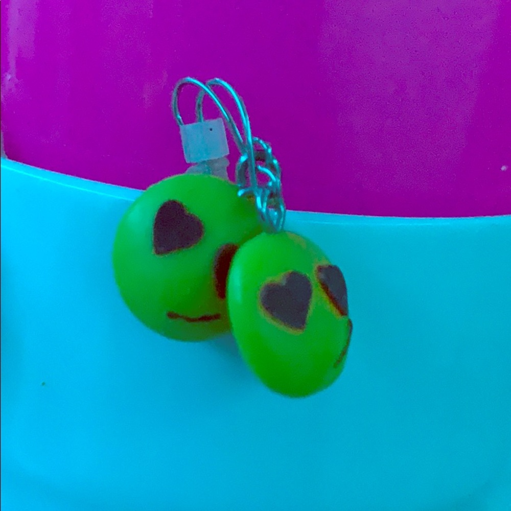Heart eyed emoji earrings